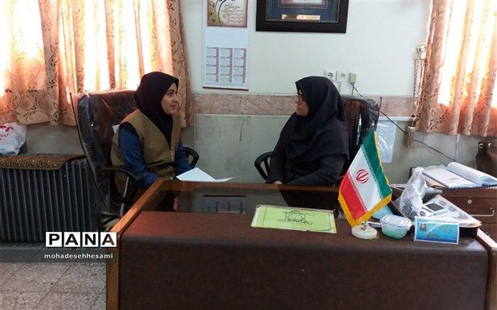 مدیر دبیرستان نمونه کاشی نیلوفر: کسب 2 رتبه کشور توسط معلمان پژوهشگر آموزشگاه