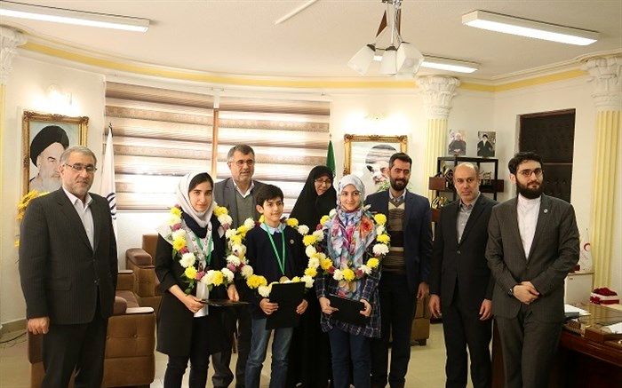 تجلیل مدیرکل آموزش و پرورش استان گیلان از اعضای گیلانی تیم المپیاد علوم نوجوانان
