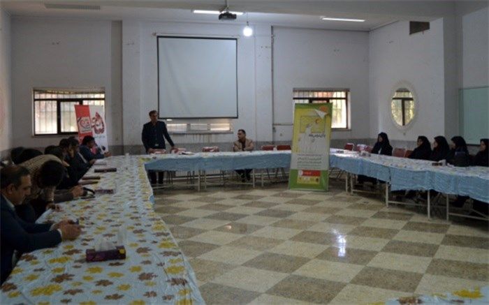 اجرای دوره "پای درس ماه "در کانون امام خمینی اردکان