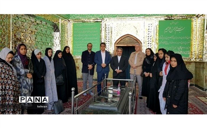مهدی نیکبخت در مراسم  تجدید میثاق با شهدا به مناسبت هفته سواد آموزی