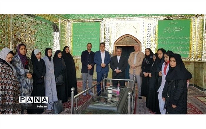 مهدی نیکبخت در مراسم  تجدید میثاق با شهدا به مناسبت هفته سواد آموزی