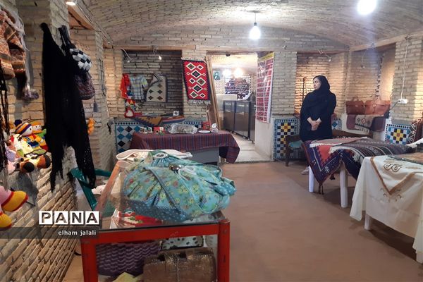 برپایی بازارچه صنایع دستی در سرای فاتح نی ریز