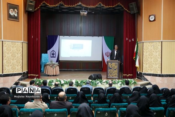 رونمایی از پوستر سی و هشتمین جشنواره مسابقات فرهنگی و هنری دانش‌آموزان خراسان رضوی