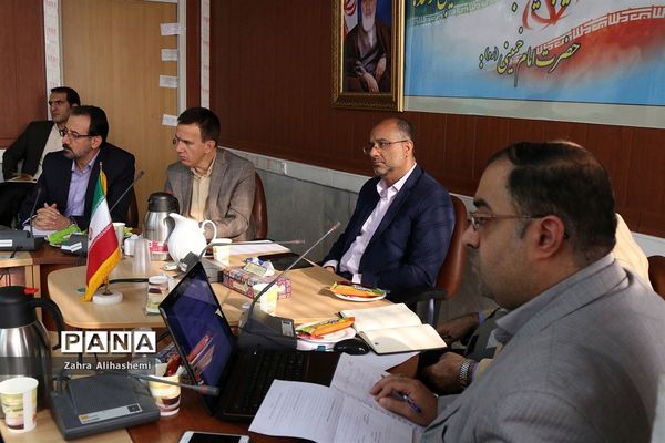 جلسه مشترک کارشناسان و مسئولان مشاوره و مراقبت در برابر آسیب‌های اجتماعی مناطق شهر تهران