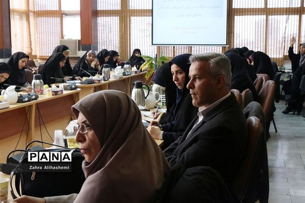 جلسه مشترک کارشناسان و مسئولان مشاوره و مراقبت در برابر آسیب‌های اجتماعی مناطق شهر تهران