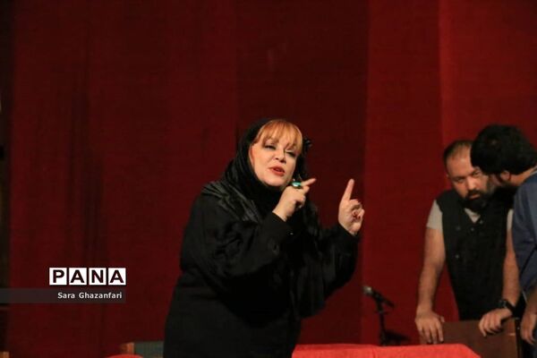 اجرای تئاتر لیگ قهرمانان در ساری
