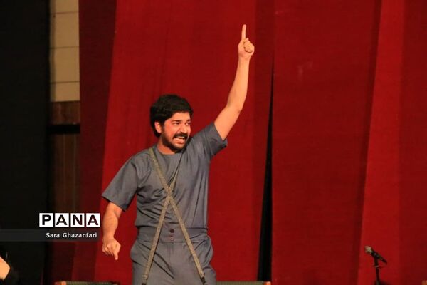 اجرای تئاتر لیگ قهرمانان در ساری