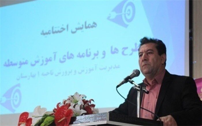 شفیع پور: برنامه درسی می‌بایست با شرایط دانش آموز امروز تطبیق داده شود