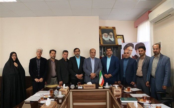 تقدیر فرماندار اشکذر از اعضای گروه بهبود کیفیت سواد آموزی شهرستان