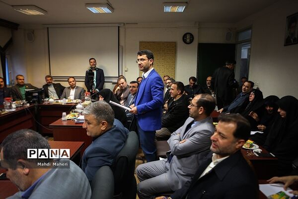 نشست صمیمی وزیرآموزش و پرورش با مدیران و کارکنان معاونت پرورشی و فرهنگی