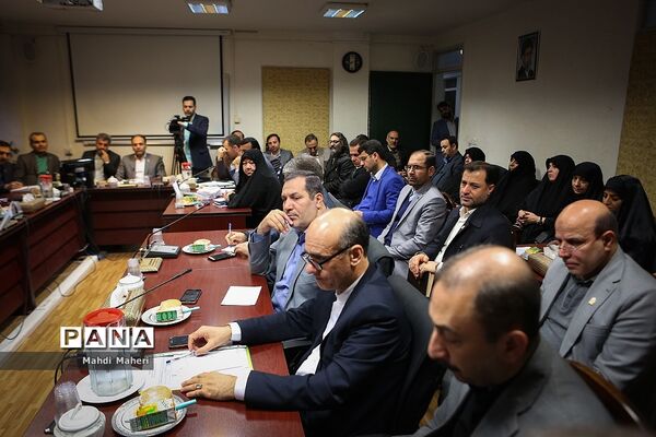 نشست صمیمی وزیرآموزش و پرورش با مدیران و کارکنان معاونت پرورشی و فرهنگی