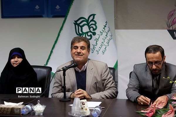 مراسم تکریم و تودیع قائم‌ مقام سازمان دانش‌آموزی