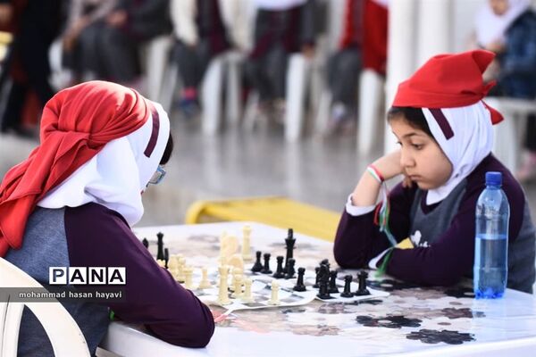 آیین افتتاحیه المپیاد ورزشی درون مدرسه آبادان در دبستان جلال آل احمد