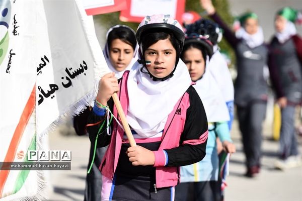 آیین افتتاحیه المپیاد ورزشی درون مدرسه آبادان در دبستان جلال آل احمد