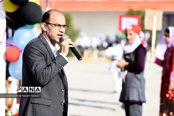 آیین افتتاحیه المپیاد ورزشی درون مدرسه آبادان در دبستان جلال آل احمد