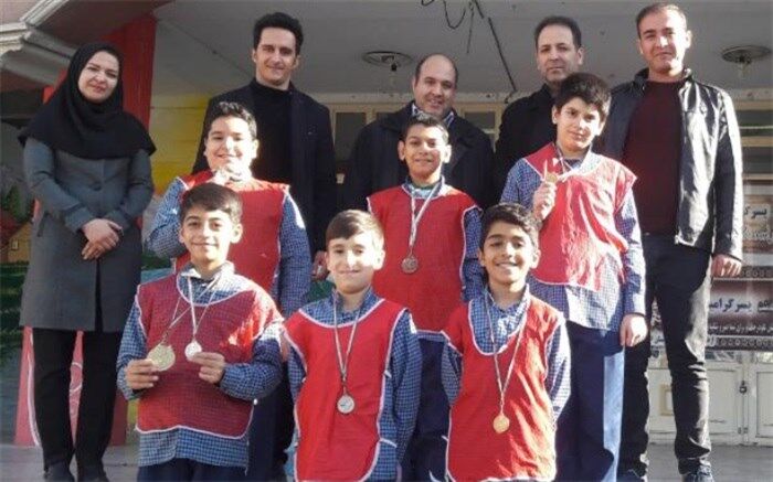 تجلیل از مدال آوران مسابقات ورزشی آموزشگاه امام علی(ع) ناحیه دو شهر ری