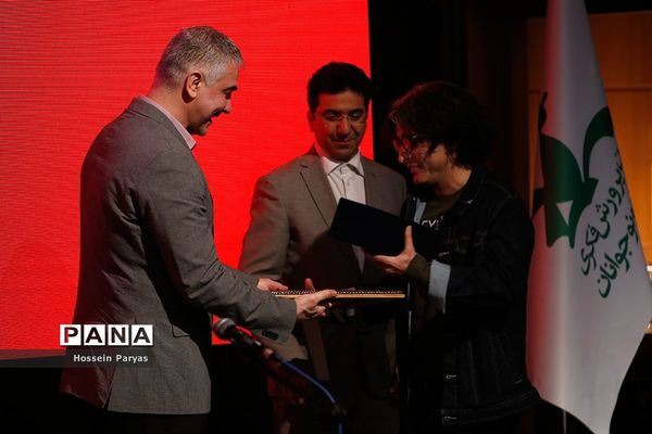 آیین تقدیر از پیشکسوتان و فعالان صنعت اسباب‌بازی