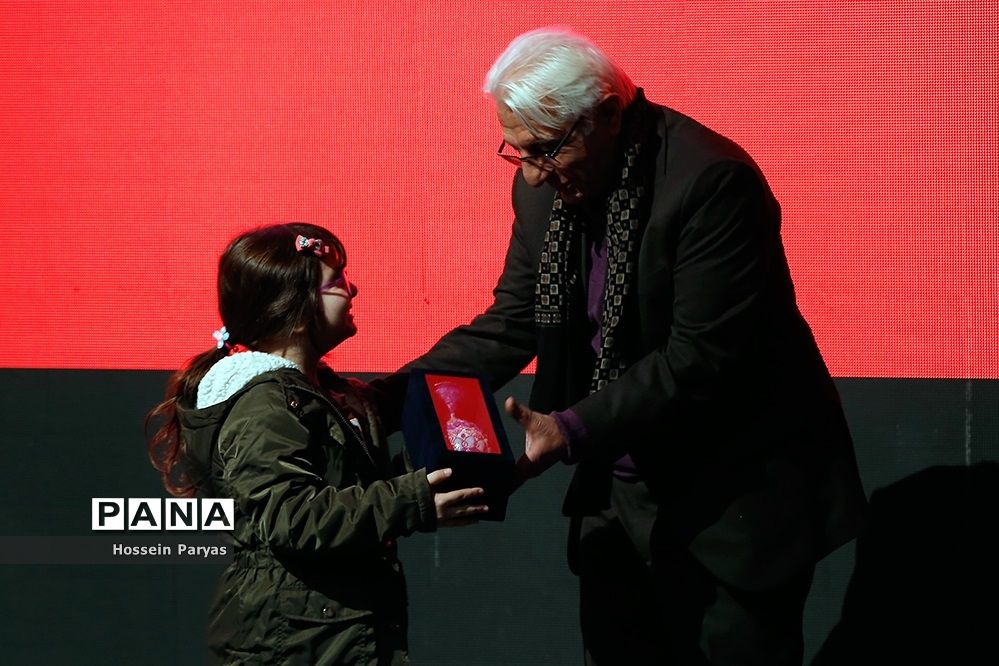 آیین تقدیر از پیشکسوتان و فعالان صنعت اسباب‌بازی