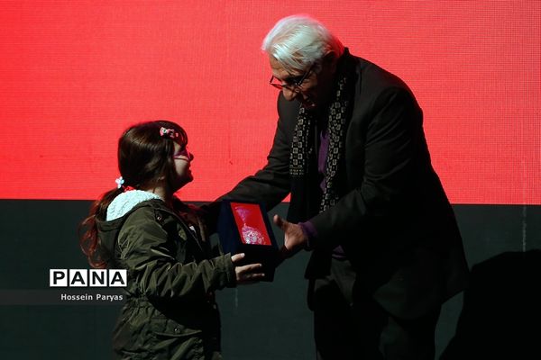 آیین تقدیر از پیشکسوتان و فعالان صنعت اسباب‌بازی