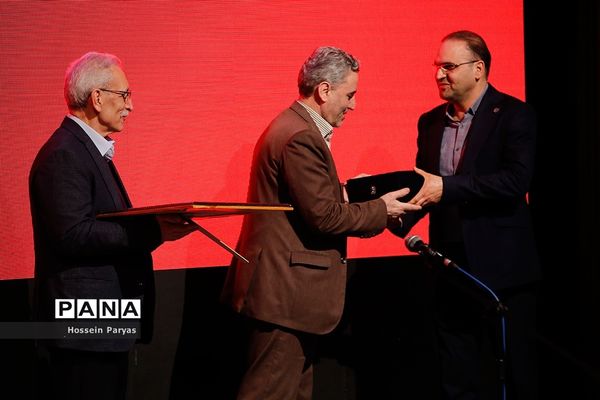 آیین تقدیر از پیشکسوتان و فعالان صنعت اسباب‌بازی