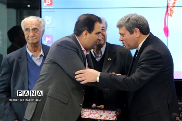 نشست هیات مدیره مجمع خیرین مدرسه ساز شهرستانهای استان تهران به میزبانی بنیاد خیریه شهیدان تقی زاده