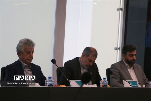 نشست هیات مدیره مجمع خیرین مدرسه ساز شهرستانهای استان تهران به میزبانی بنیاد خیریه شهیدان تقی زاده