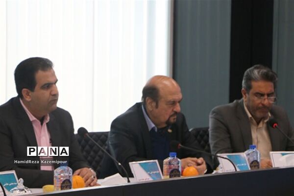 نشست هیات مدیره مجمع خیرین مدرسه ساز شهرستانهای استان تهران به میزبانی بنیاد خیریه شهیدان تقی زاده