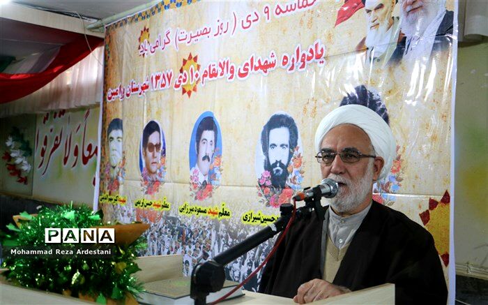 امام جمعه موقت ورامین: پیام شهدا بصیرت افزایی بود