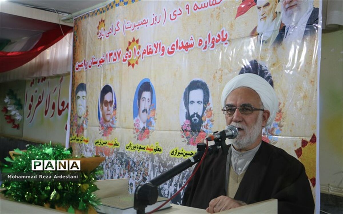 امام جمعه موقت ورامین: پیام شهدا بصیرت افزایی بود