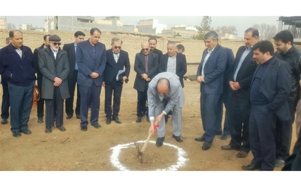 به زمین زده شدن کلنگ احداث پژوهش سرای دانش آموزی در پیشوا