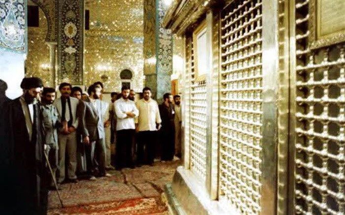 تصویر/ تشرف رهبر انقلاب به حرم حضرت زینب سلام‌الله‌علیها