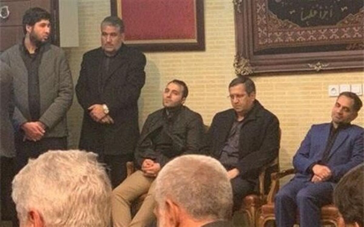 حضور رییس‌کل بانک مرکزی در منزل سردار شهید سلیمانی