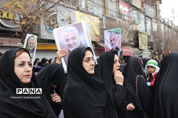 تجمع باشکوه مردم اسلامشهردرمحکومیت جنایت آمریکا و گرامیداشت شهادت سردارقاسم سلیمانی