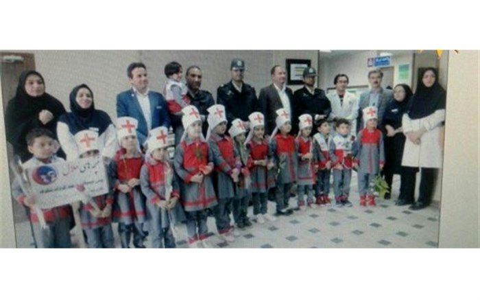 سرپرست انتظامی بافق از پرستاران بیمارستان ولیعصر(عج) بافق تقدیر کرد