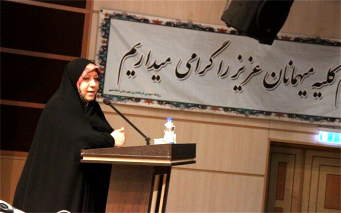 پروانه مافی: استاندارد دنیا برای هر تخت در بیمارستان، چهار پرستار را الزامی می داند