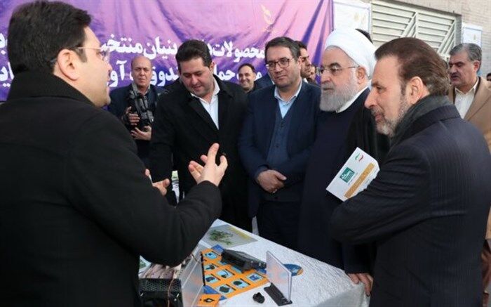 بازدید روحانی از نمایشگاه محصولات شرکت‌های دانش‌بنیان اردبیل