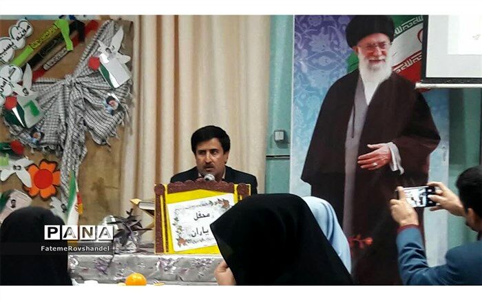 برگزرای محفل یاد یاران در دبستان دخترانه شاهد معمارکاشمر