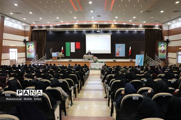 همایش کیفیت بخشی به آموزش و توانمندسازی کارکنان آموزشی در شهرستان آباده
