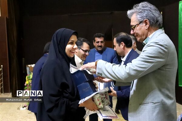همایش کیفیت بخشی به آموزش و توانمندسازی کارکنان آموزشی در شهرستان آباده