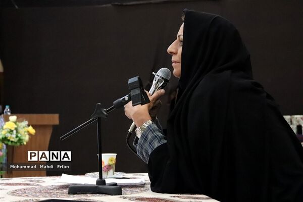 همایش کیفیت بخشی به آموزش و توانمندسازی کارکنان آموزشی در شهرستان آباده