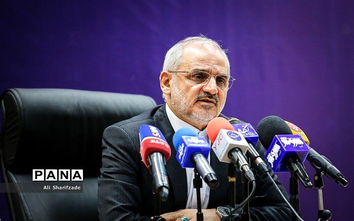 آموزش و پرورش در سوگ فرزند ملت خواهد نشست و تاریخ سراسر افتخار و عزت او را به نسل آینده معرفی خواهد کرد