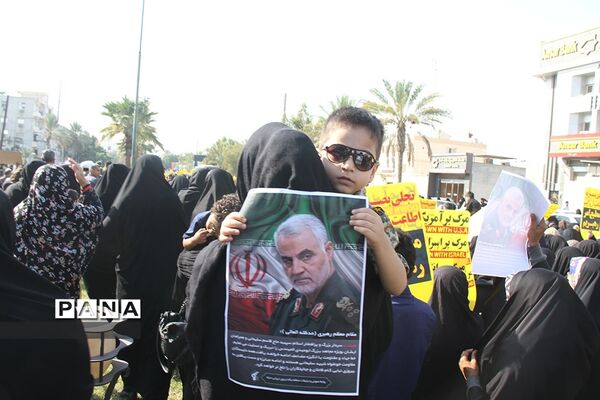 راهپیمایی نمازگزاران بندرعباس به‌مناسبت شهادت سردار سلیمانی