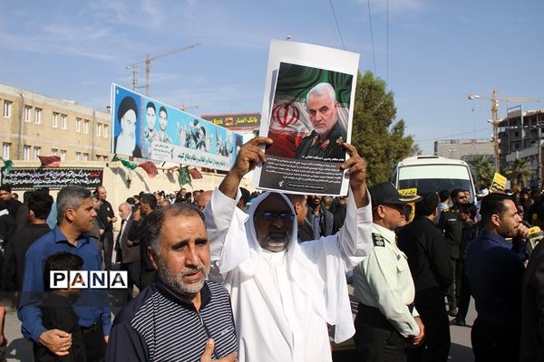 راهپیمایی نمازگزاران بندرعباس به‌مناسبت شهادت سردار سلیمانی