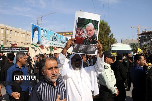 راهپیمایی نمازگزاران بندرعباس به‌مناسبت شهادت سردار سلیمانی