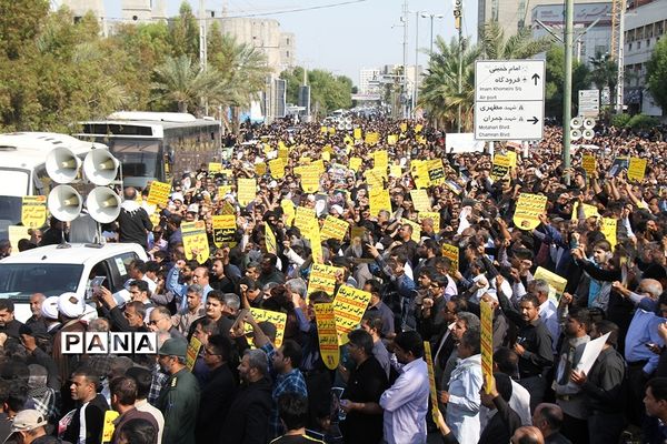 راهپیمایی نمازگزاران بندرعباس به‌مناسبت شهادت سردار سلیمانی