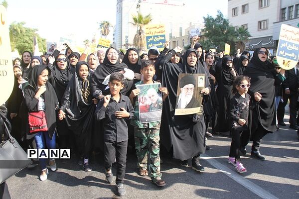 راهپیمایی نمازگزاران بندرعباس به‌مناسبت شهادت سردار سلیمانی