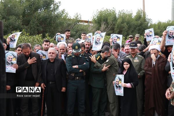 تجمع مردم نمازگزار مسجدسلیمانی در پی شهادت سردار قاسم سلیمانی
