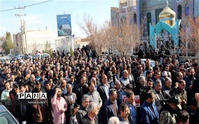 نمازگزاران ابرکوه پس از اقامه نماز جمعه راهپیمائی کردند