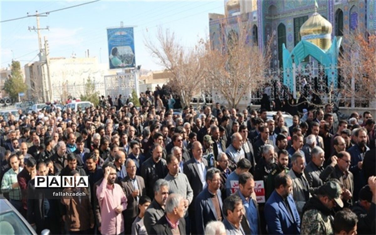 نمازگزاران ابرکوه پس از اقامه نماز جمعه راهپیمائی کردند
