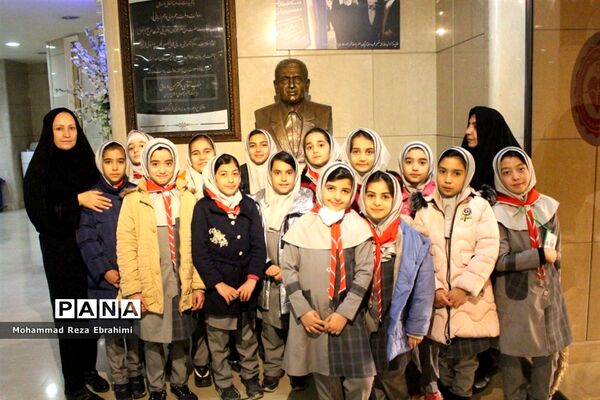 بازدید رئیس سازمان دانش آموزی و تعدادی از دانش آموزان پیشتاز از بیمارستان فرشچیان همدان